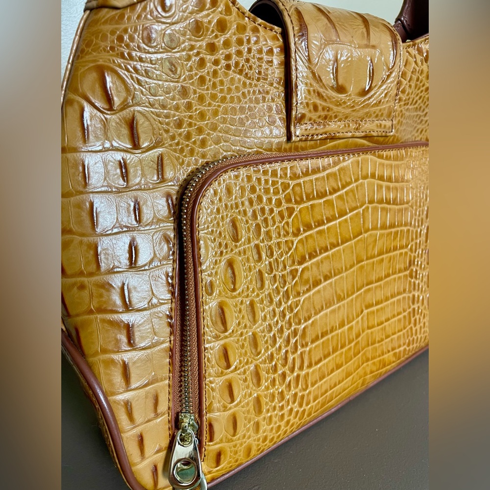 🚨SALE! Concealed Carrie Crocodile Print Leather Purse (NO CALLOUTS) - Picture 5 of 16